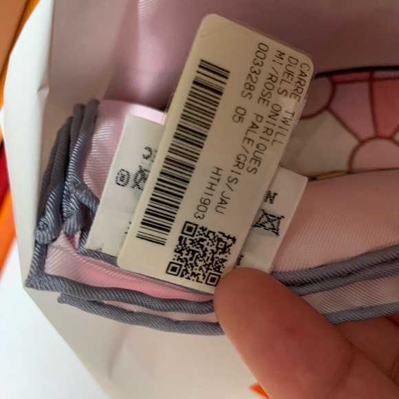 Hermes Silk Duels Oniriques scarf 90 - Picture 6 of 6